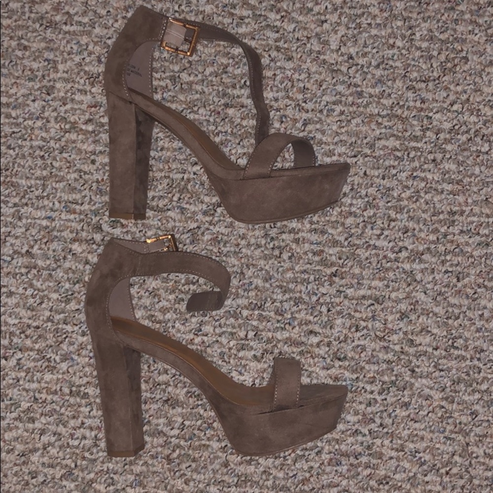 Size 8 heels worn once. Too big on me